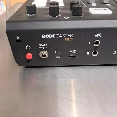 Store Special Product - Rode - RODECASTER PRO